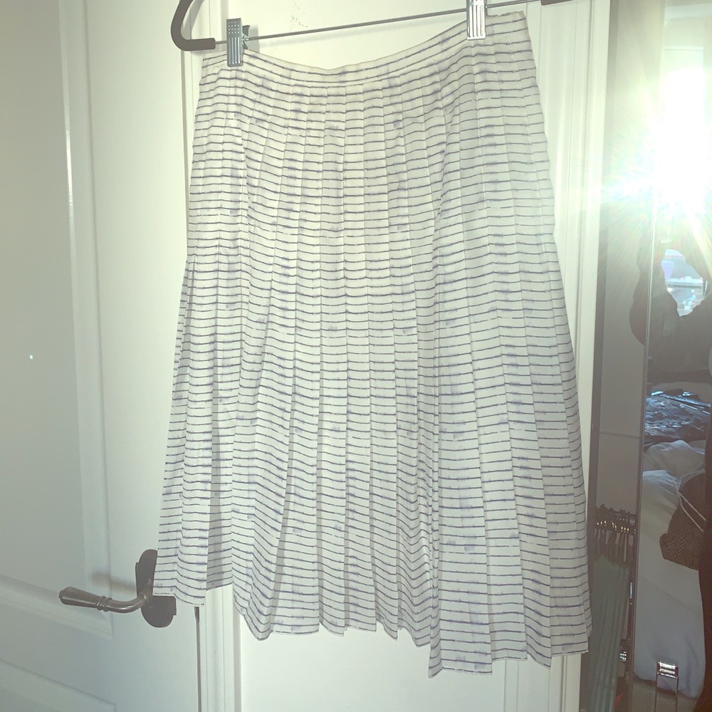 Vince, Size 2, white &blue striped pleated skirt!